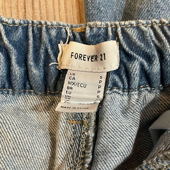 Forever 21 Loose Fit Cropped Cargo Jeans - size Small - Picture 5 of 8